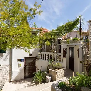  Apartment Varos